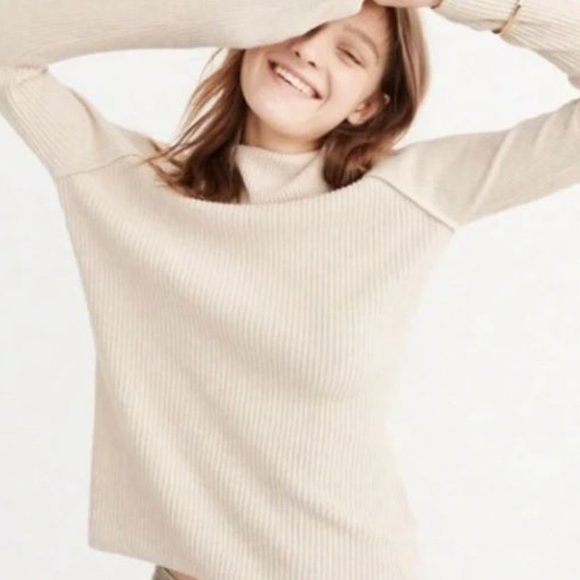 Abercrombie & Fitch Ribbed Cutout Sweater - Picture 1 of 3